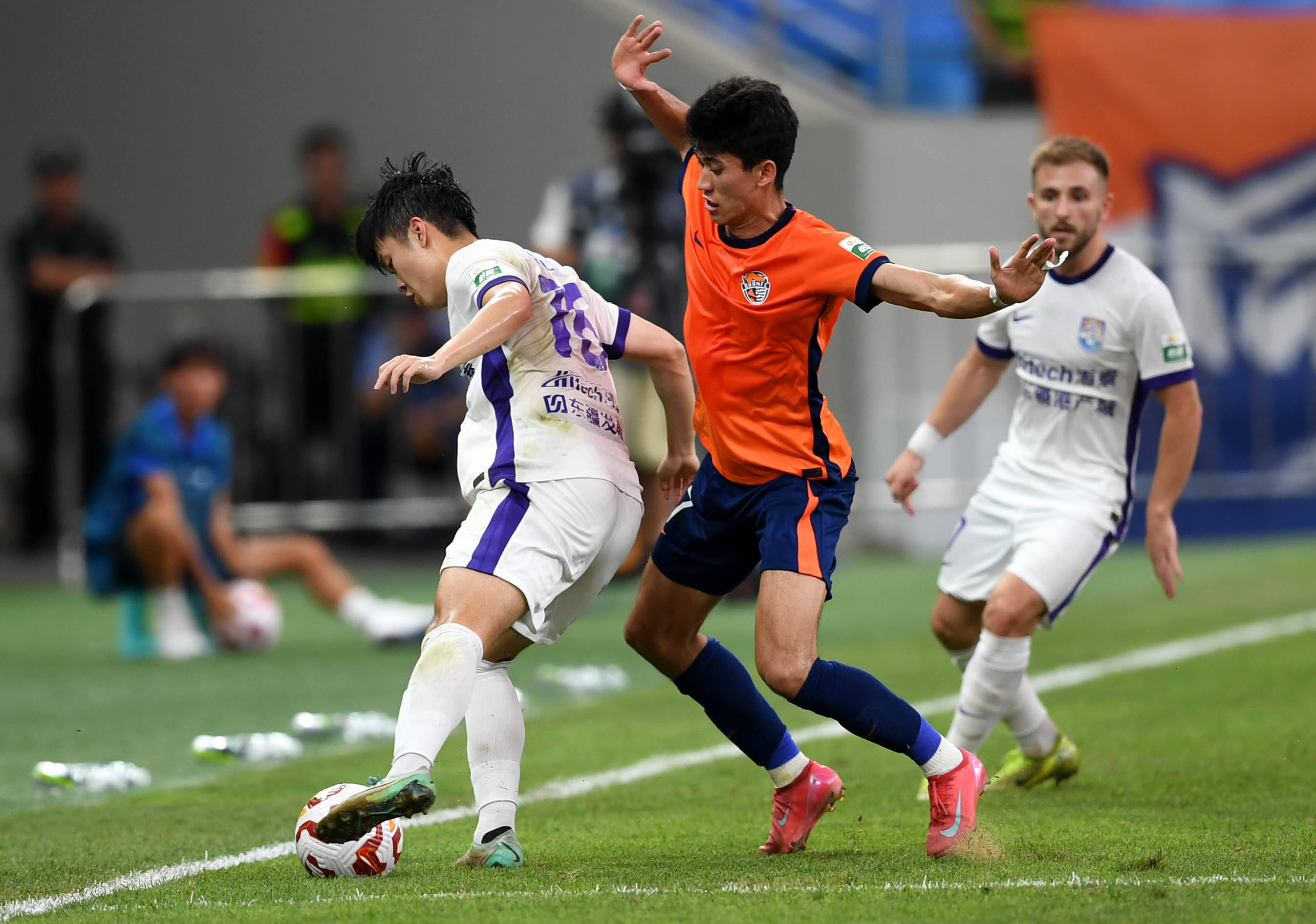 她行径缓慢 她行径缓慢